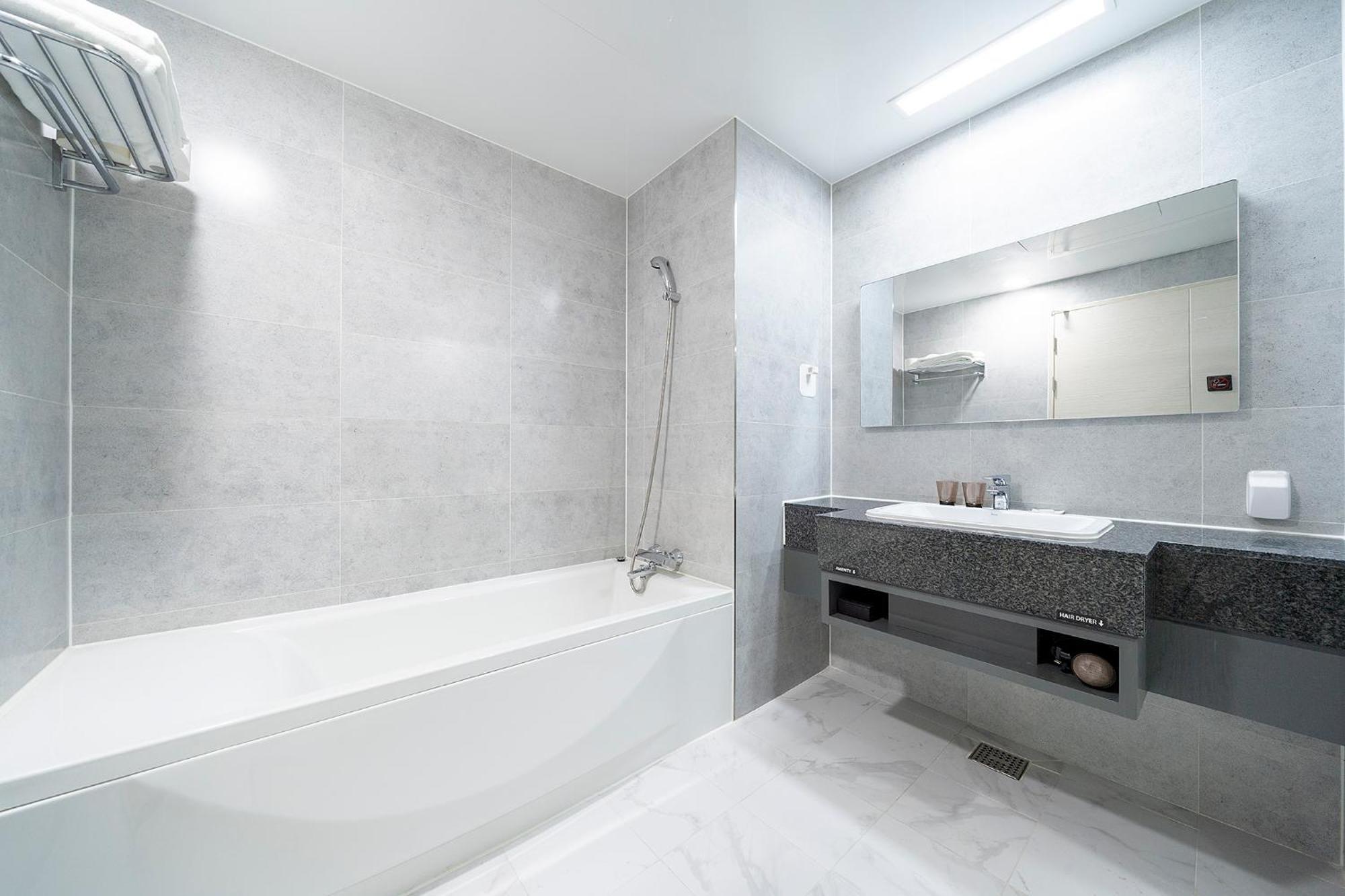 Gloucester Hotel 3*